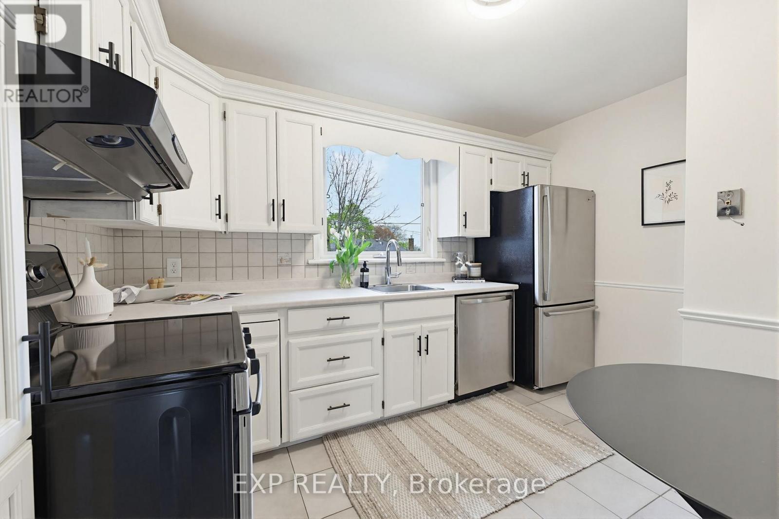 51 Bromley Road, Hamilton, ON - Indoor Photo Showing Kitchen