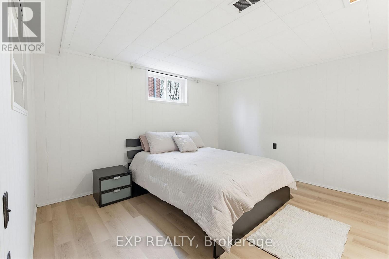 51 Bromley Road, Hamilton, ON - Indoor Photo Showing Bedroom