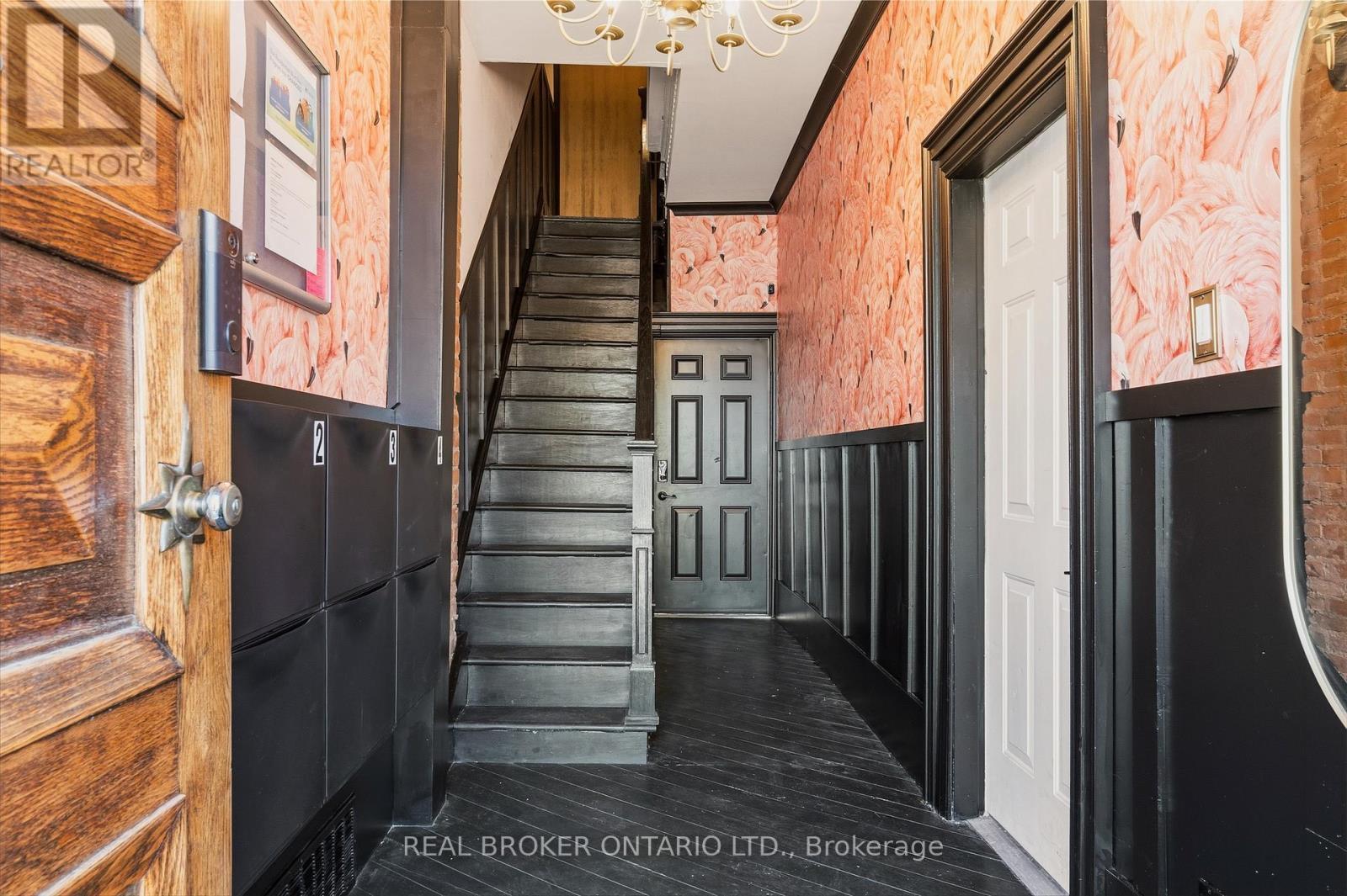 158 Hunter Street E, Hamilton, ON - Indoor Photo Showing Other Room