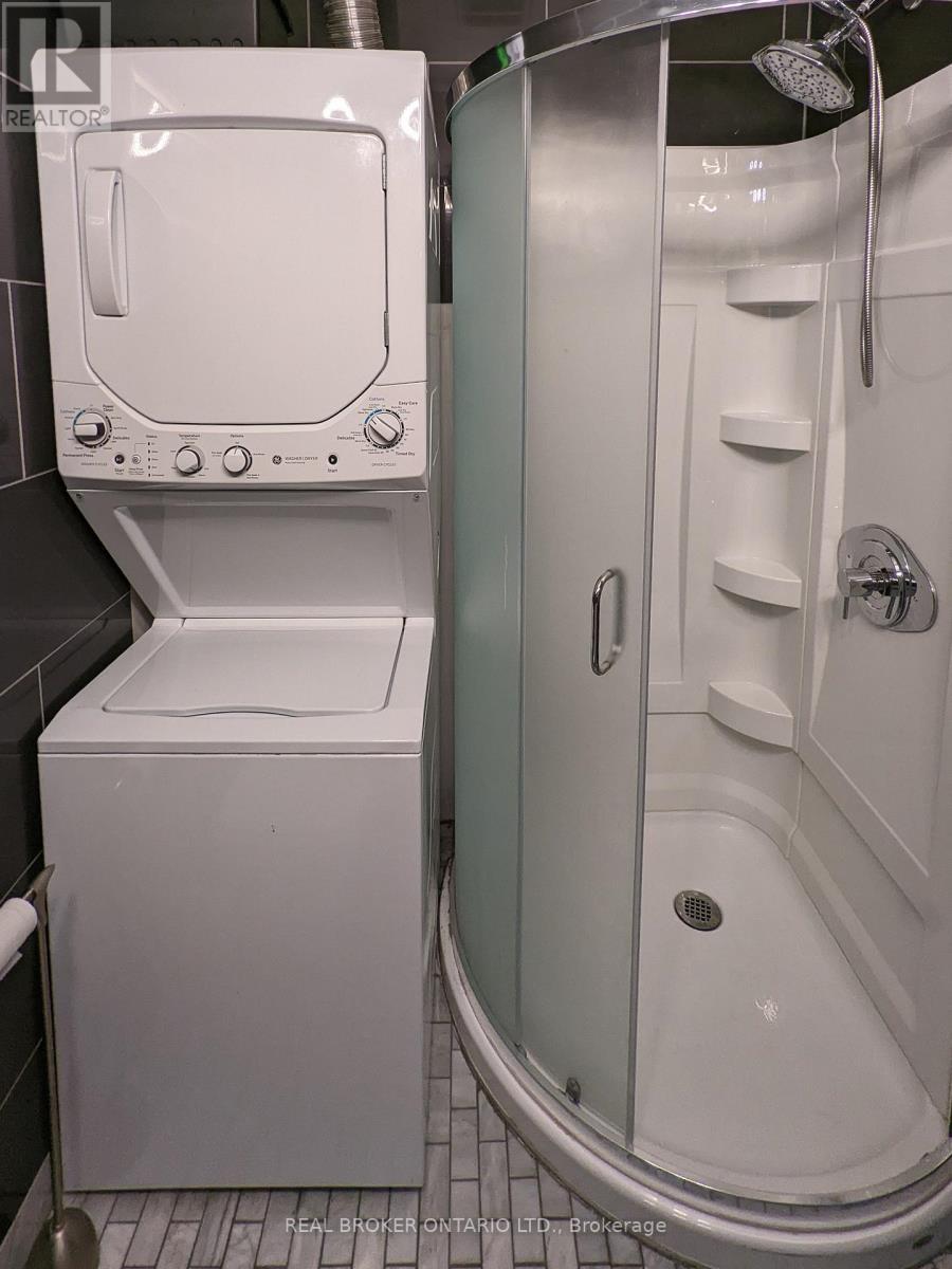 158 Hunter Street E, Hamilton, ON - Indoor Photo Showing Laundry Room