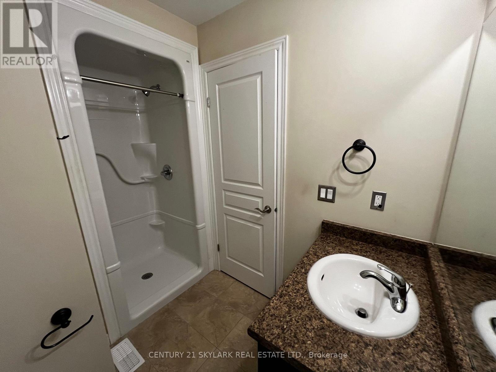 96 Charleswood Crescent, Hamilton, ON - Indoor Photo Showing Bathroom