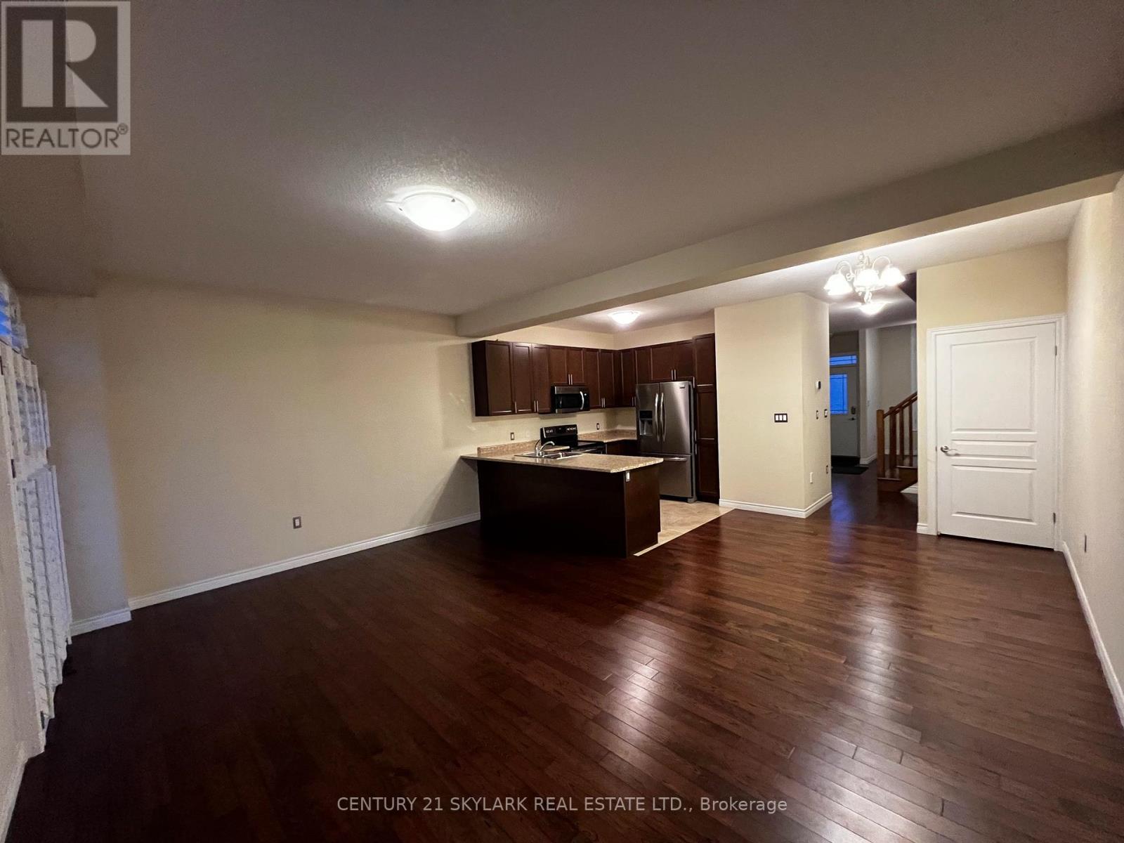 96 Charleswood Crescent, Hamilton, ON - Indoor Photo Showing Kitchen