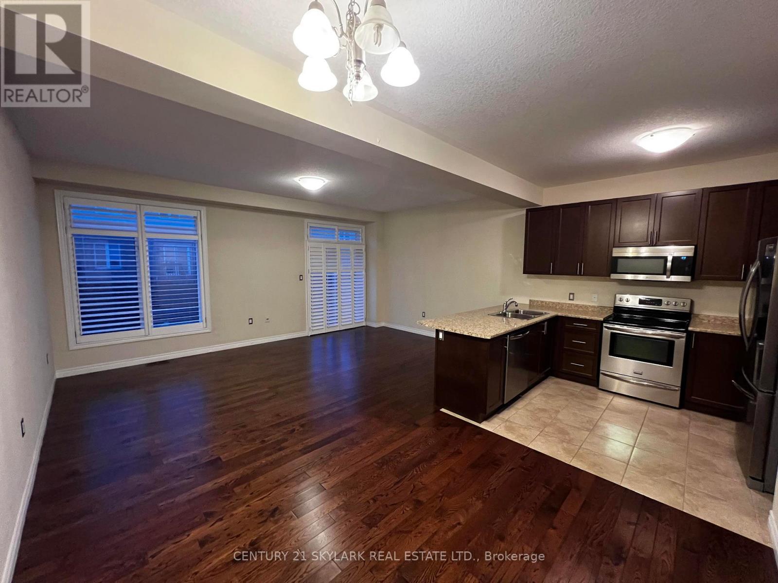 96 Charleswood Crescent, Hamilton, ON - Indoor Photo Showing Kitchen