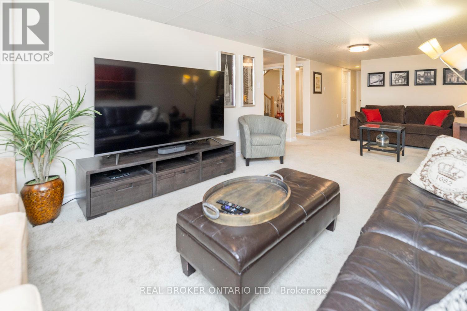 486 Code Drive, Montague, ON - Indoor Photo Showing Living Room