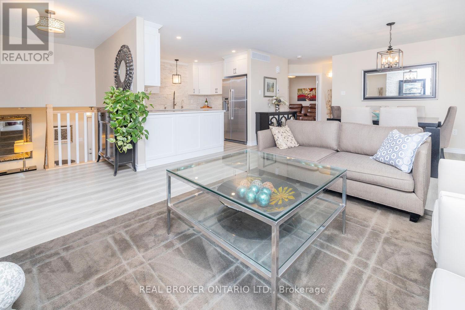 486 Code Drive, Montague, ON - Indoor Photo Showing Living Room