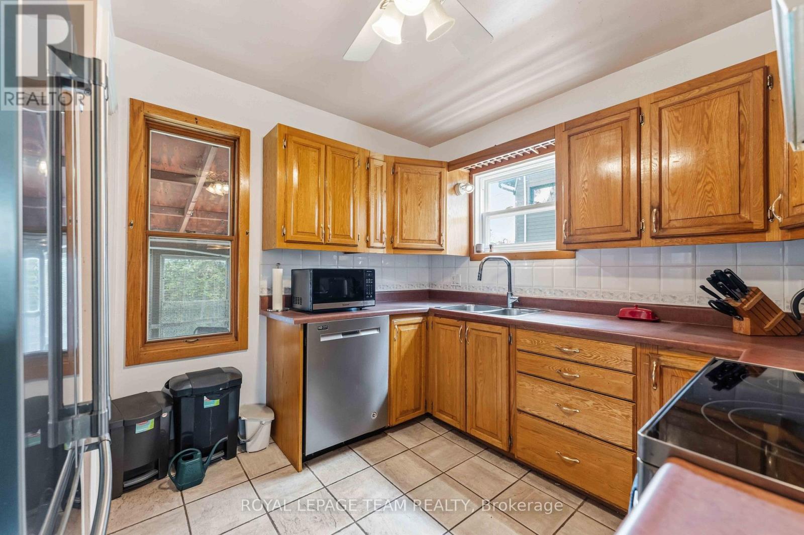 1272 Livingstone Avenue, Ottawa, ON - Indoor Photo Showing Kitchen With Double Sink