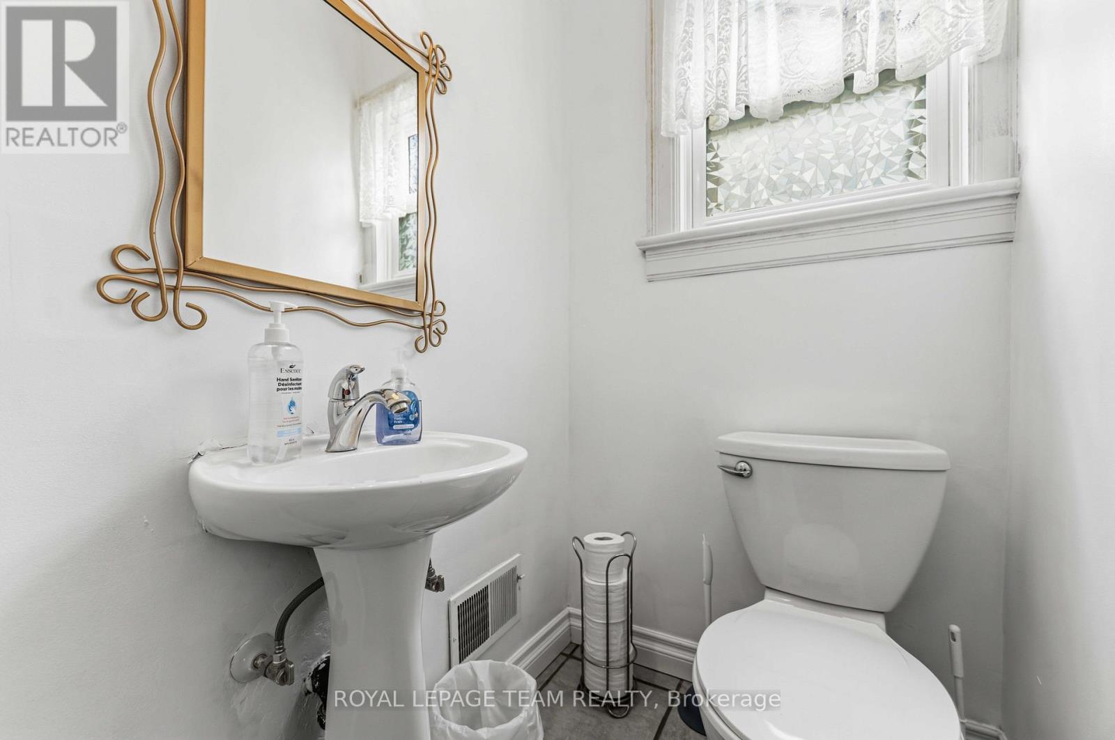 1272 Livingstone Avenue, Ottawa, ON - Indoor Photo Showing Bathroom
