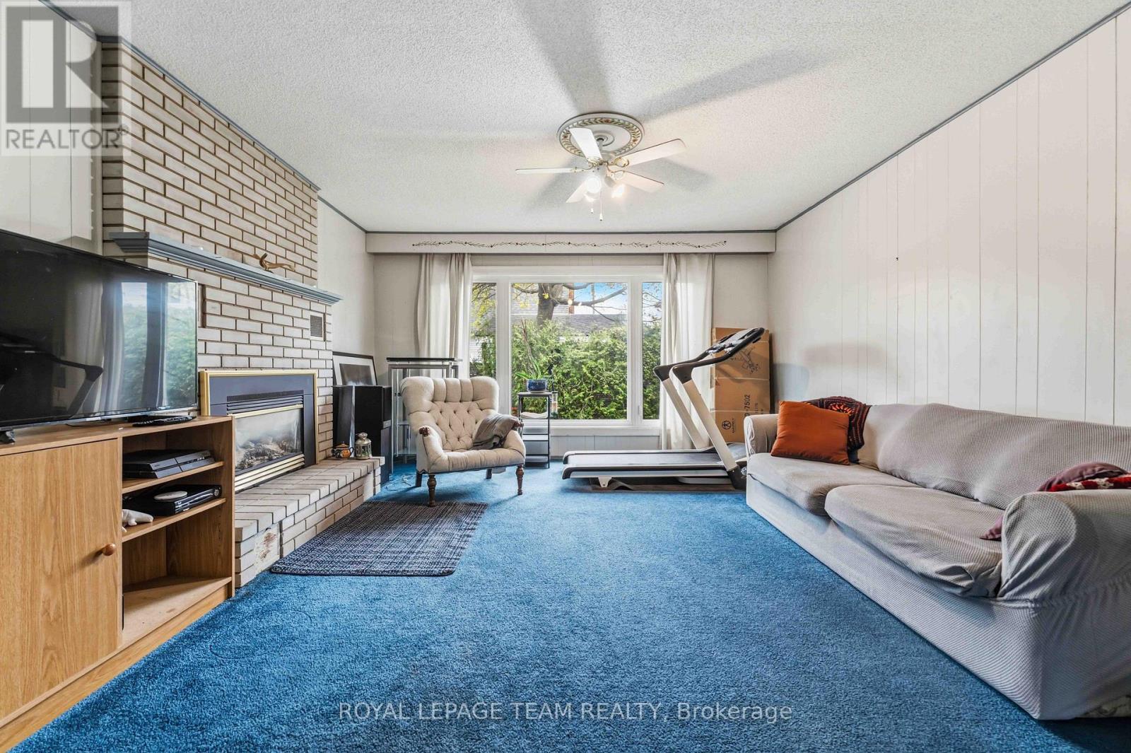 1272 Livingstone Avenue, Ottawa, ON - Indoor Photo Showing Living Room With Fireplace