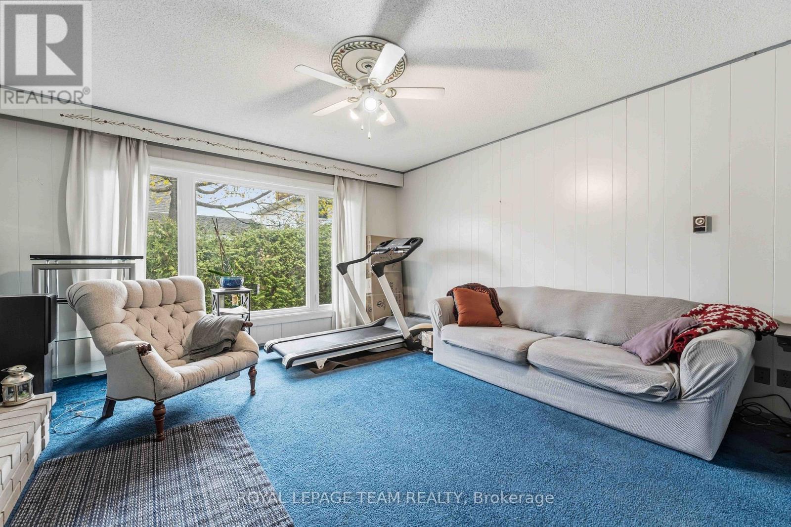 1272 Livingstone Avenue, Ottawa, ON - Indoor Photo Showing Living Room