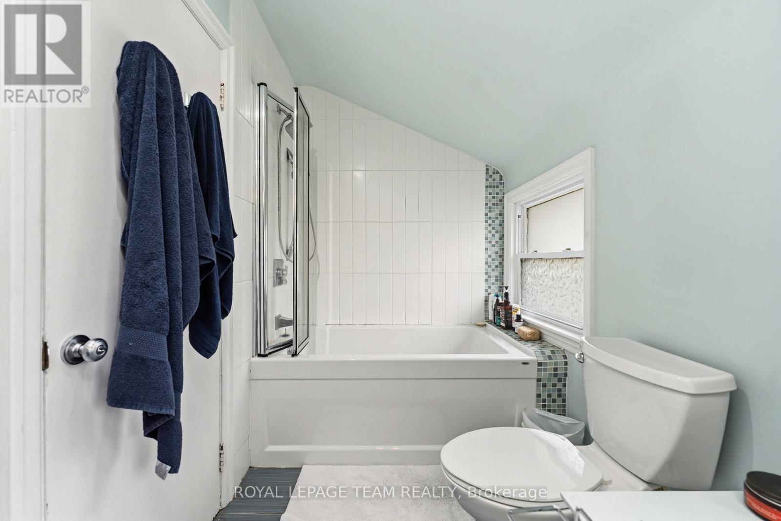 1272 Livingstone Avenue, Ottawa, ON - Indoor Photo Showing Bathroom