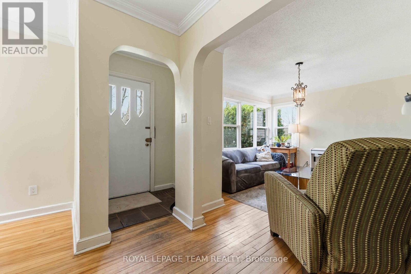 1272 Livingstone Avenue, Ottawa, ON - Indoor