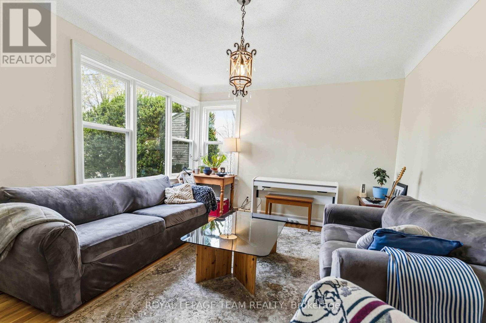 1272 Livingstone Avenue, Ottawa, ON - Indoor Photo Showing Living Room With Fireplace