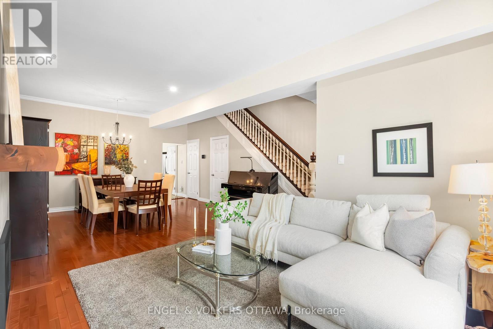 82 Second Avenue, Ottawa, ON - Indoor Photo Showing Living Room
