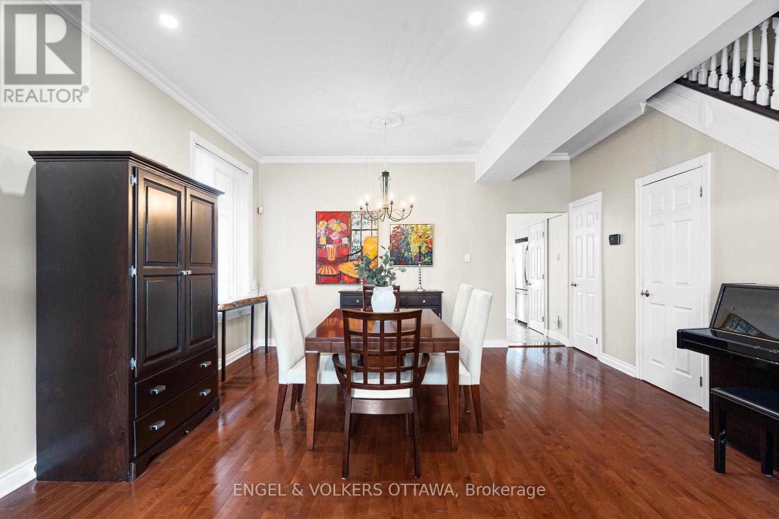 82 Second Avenue, Ottawa, ON - Indoor