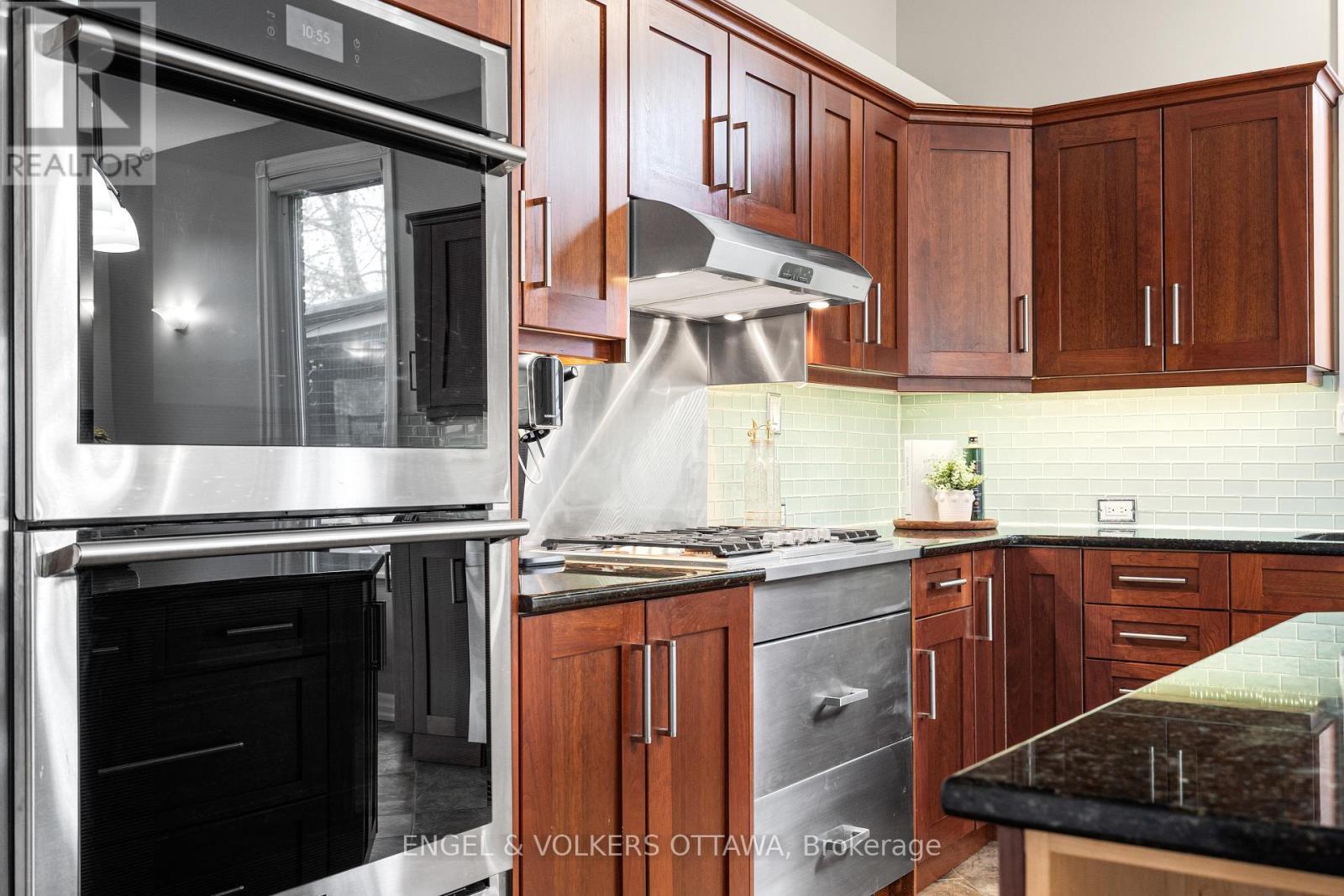 82 Second Avenue, Ottawa, ON - Indoor Photo Showing Kitchen