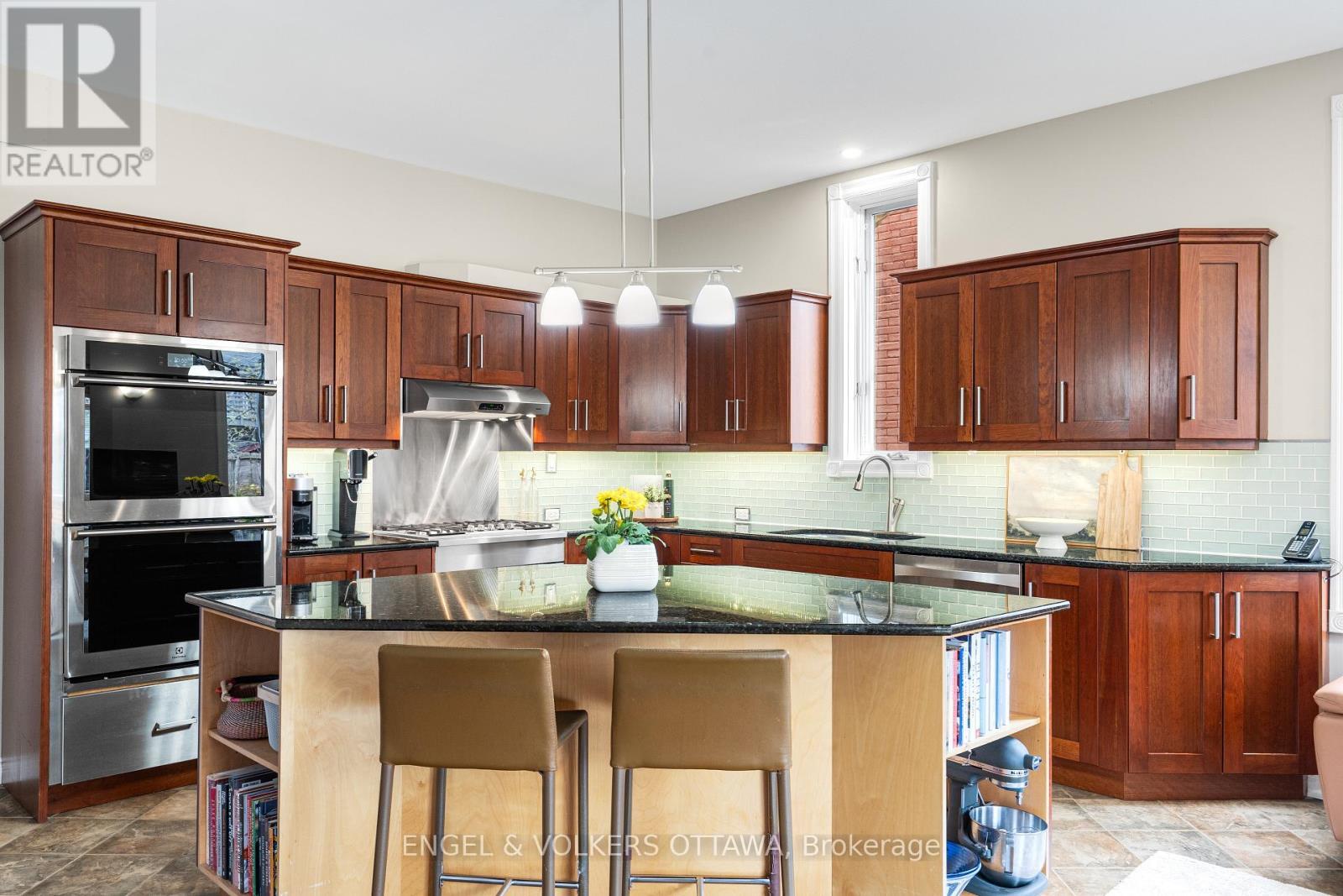 82 Second Avenue, Ottawa, ON - Indoor Photo Showing Kitchen