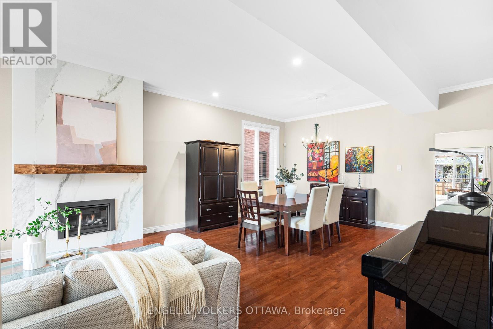 82 Second Avenue, Ottawa, ON - Indoor Photo Showing Living Room With Fireplace