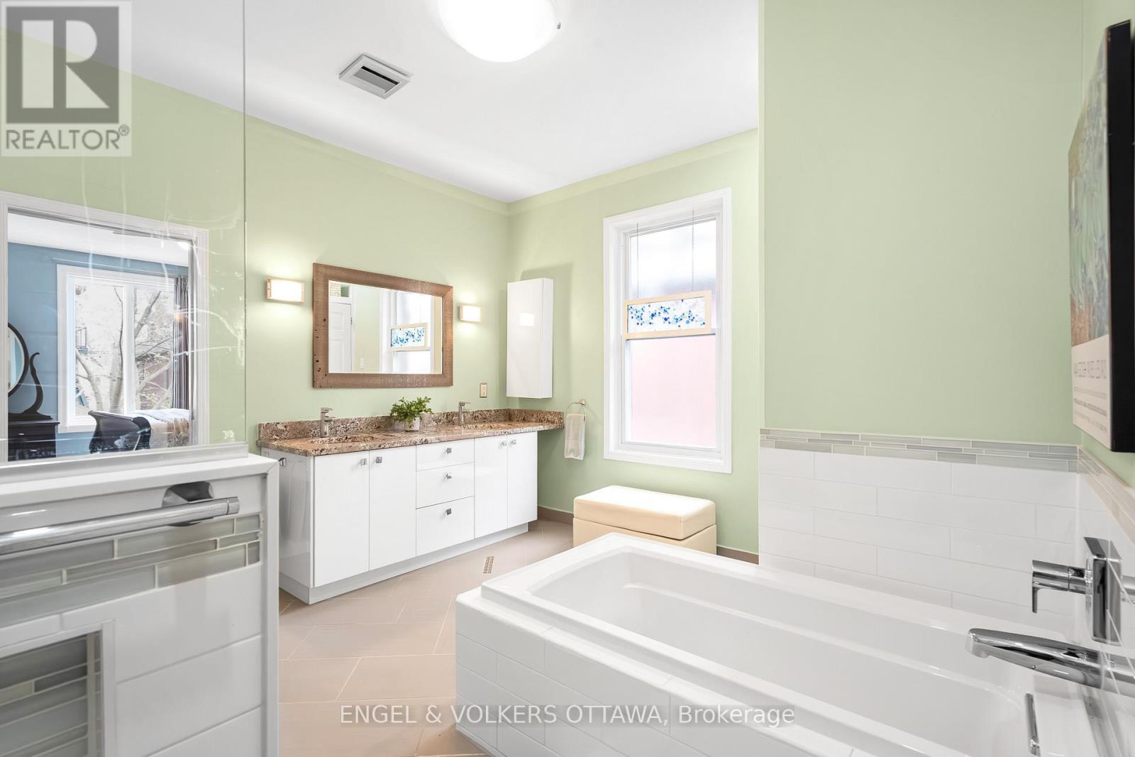 82 Second Avenue, Ottawa, ON - Indoor Photo Showing Bathroom