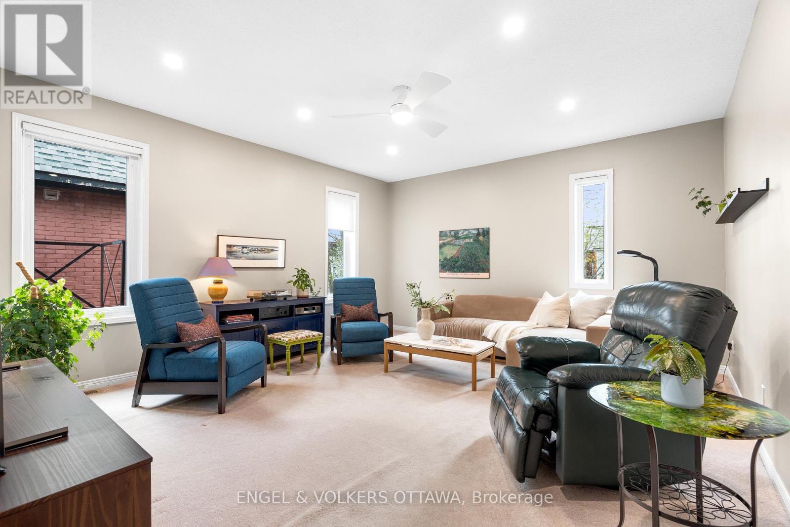 82 Second Avenue, Ottawa, ON - Indoor