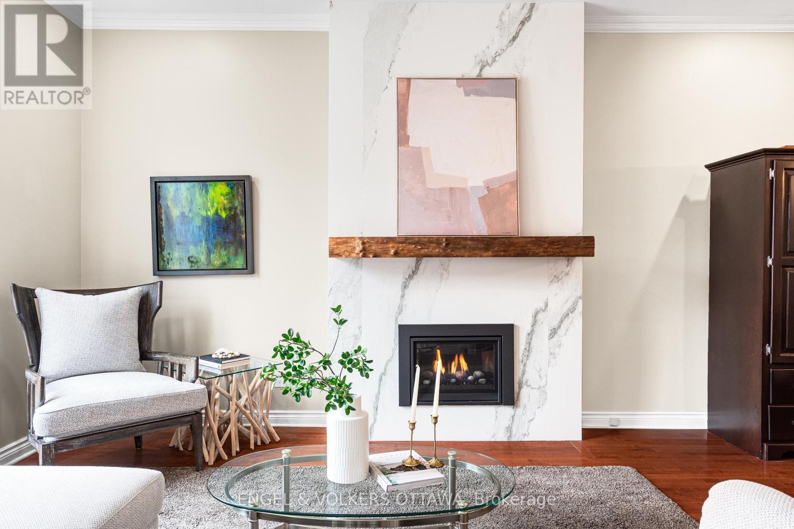 82 Second Avenue, Ottawa, ON - Indoor Photo Showing Living Room With Fireplace