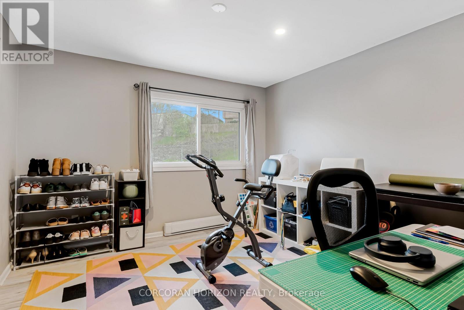 23 Glen Road, Cambridge, ON - Indoor Photo Showing Gym Room