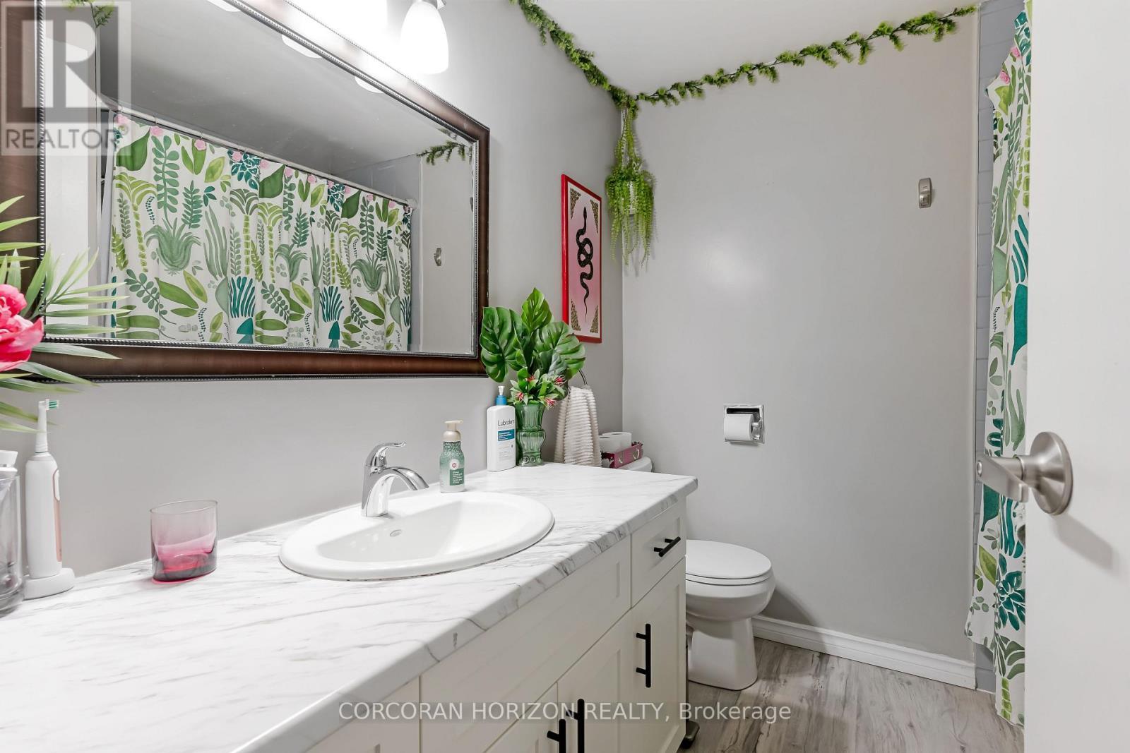23 Glen Road, Cambridge, ON - Indoor Photo Showing Bathroom
