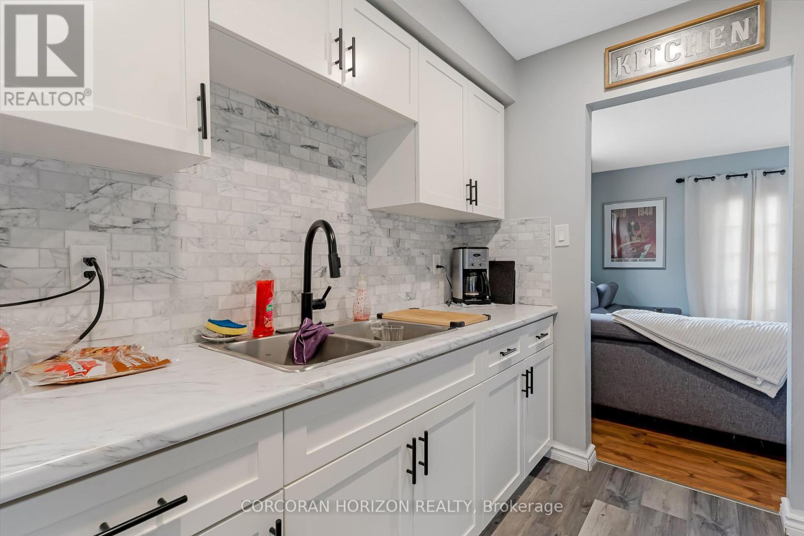 23 Glen Road, Cambridge, ON - Indoor Photo Showing Kitchen