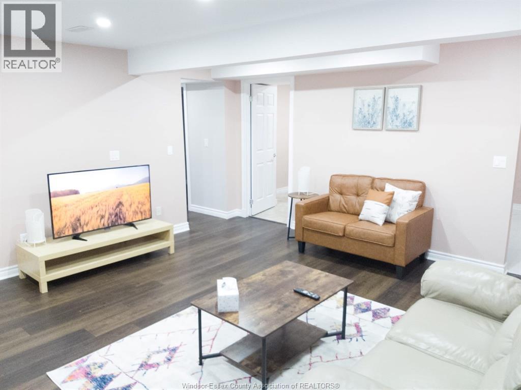 4694 Helsinki Unit# Lower, Windsor, ON - Indoor Photo Showing Living Room