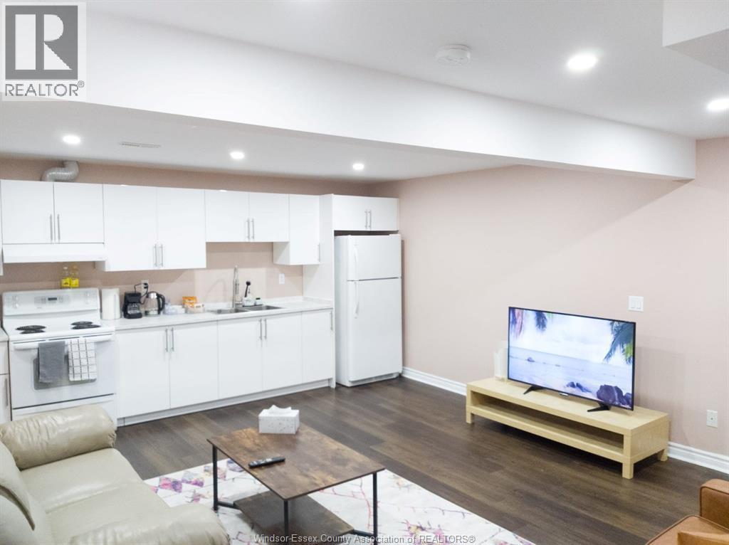 4694 Helsinki Unit# Lower, Windsor, ON - Indoor Photo Showing Kitchen