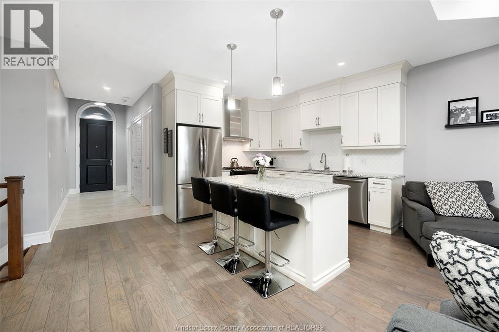 1808 Cypress, Windsor, ON - Indoor Photo Showing Kitchen With Upgraded Kitchen