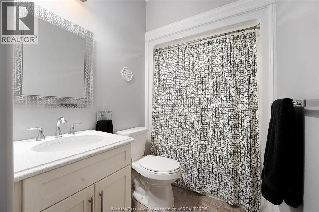 1808 Cypress, Windsor, ON - Indoor Photo Showing Bathroom
