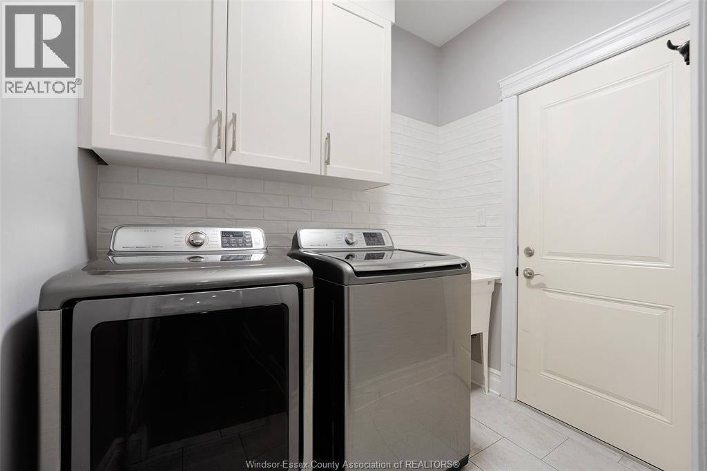 1808 Cypress, Windsor, ON - Indoor Photo Showing Laundry Room