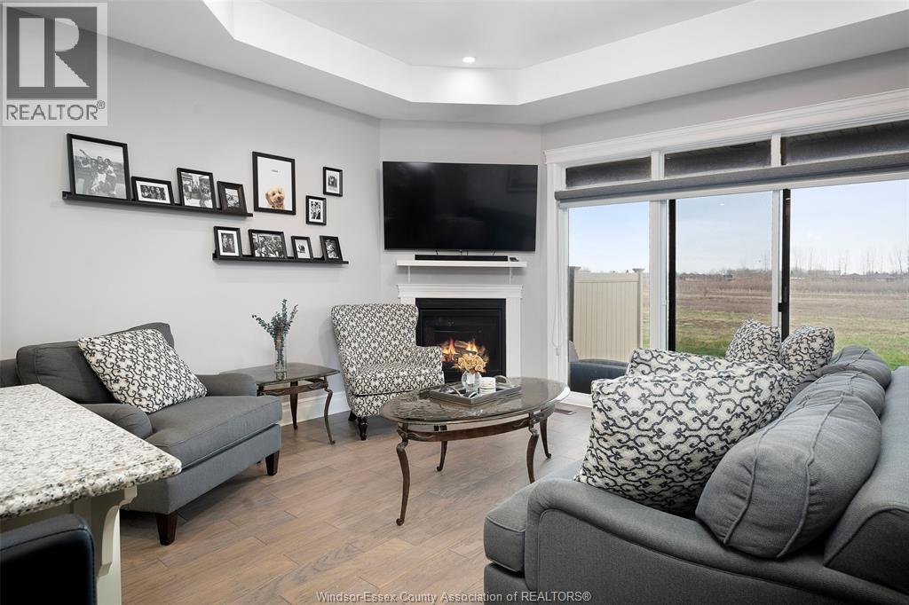 1808 Cypress, Windsor, ON - Indoor Photo Showing Living Room