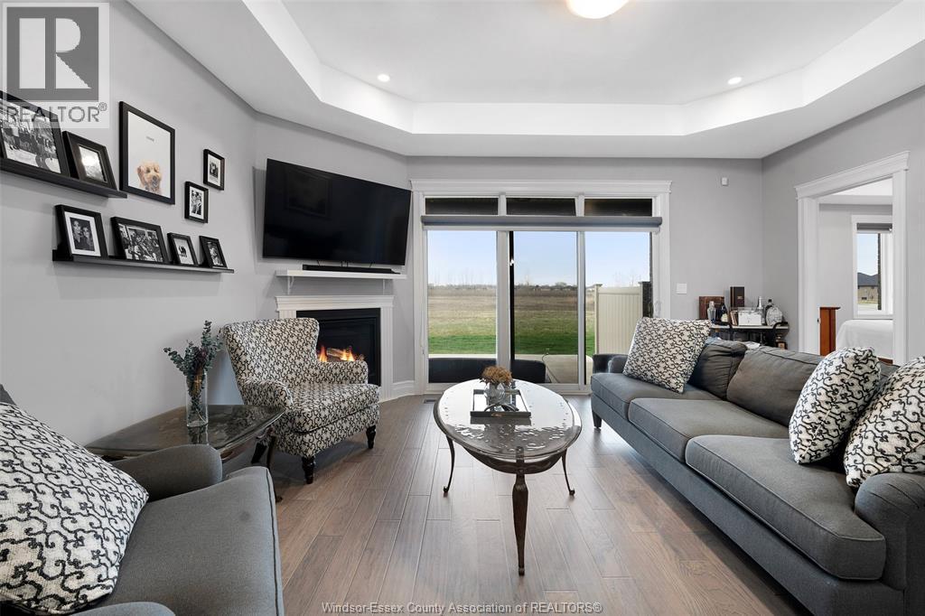 1808 Cypress, Windsor, ON - Indoor Photo Showing Living Room With Fireplace