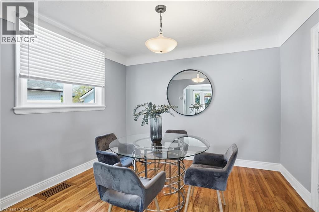 115 Empress Avenue, Hamilton, ON - Indoor Photo Showing Dining Room