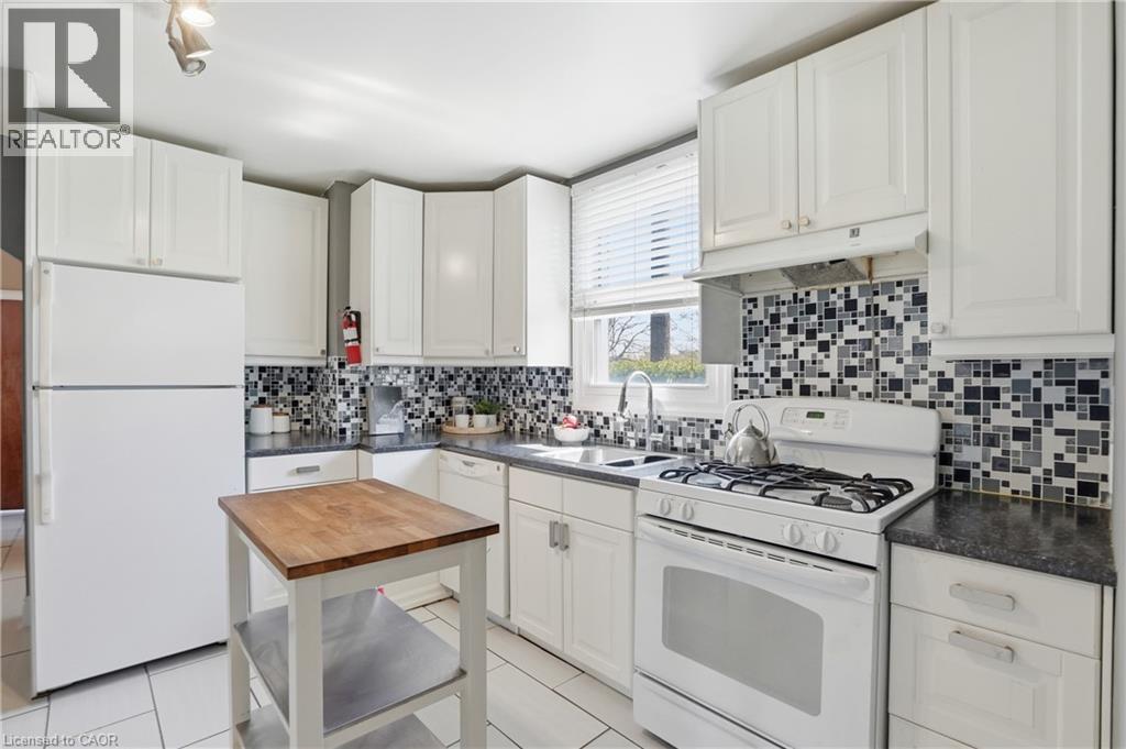 115 Empress Avenue, Hamilton, ON - Indoor Photo Showing Kitchen