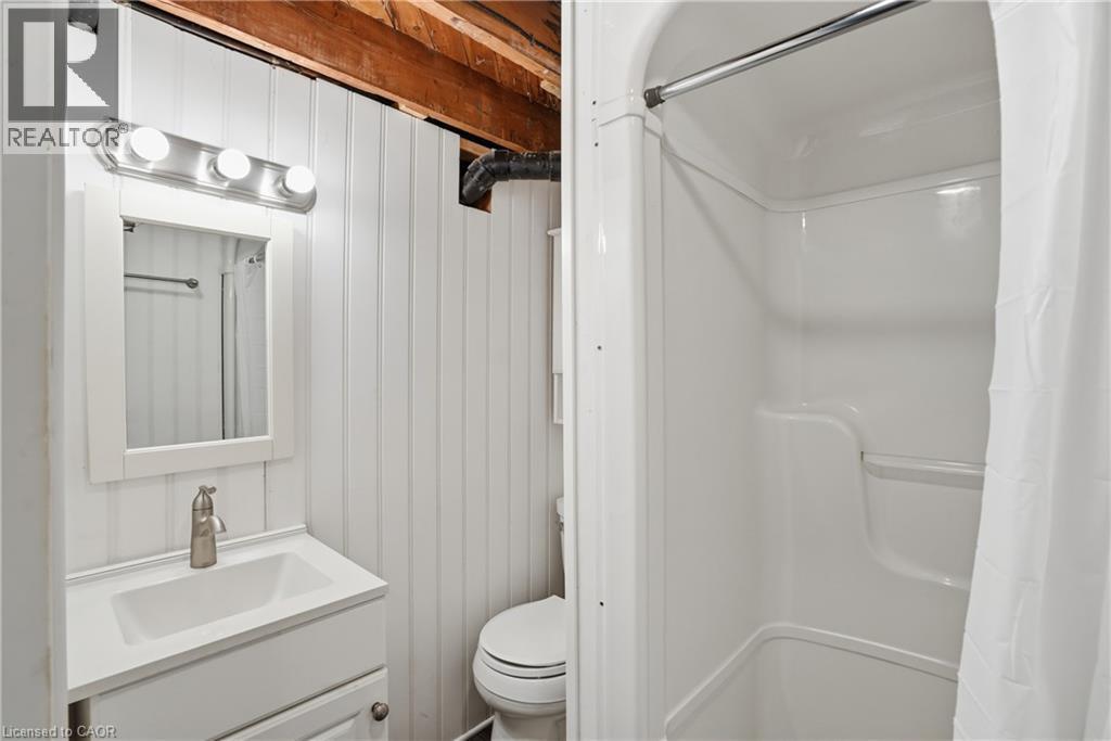 115 Empress Avenue, Hamilton, ON - Indoor Photo Showing Bathroom