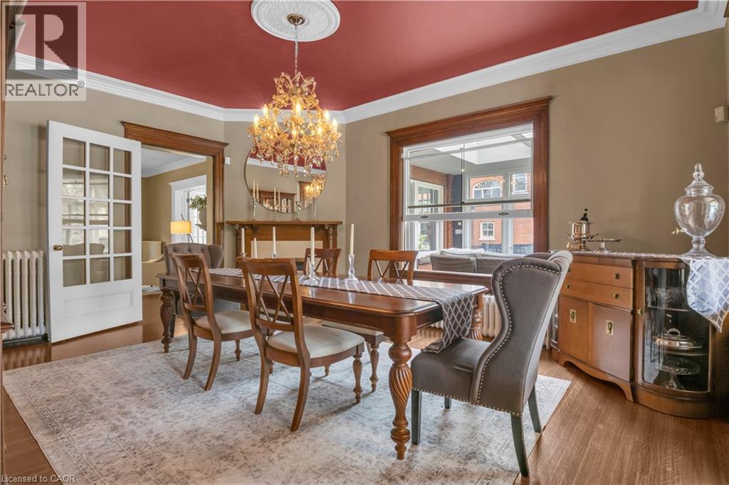 18 Brant Road N, Cambridge, ON - Indoor Photo Showing Dining Room