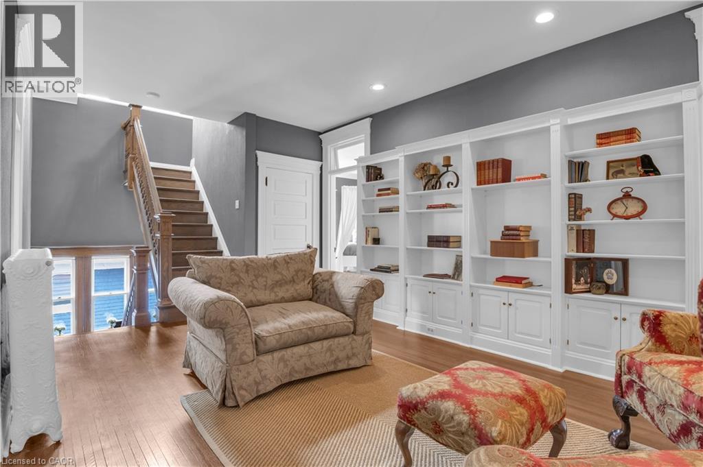 18 Brant Road N, Cambridge, ON - Indoor