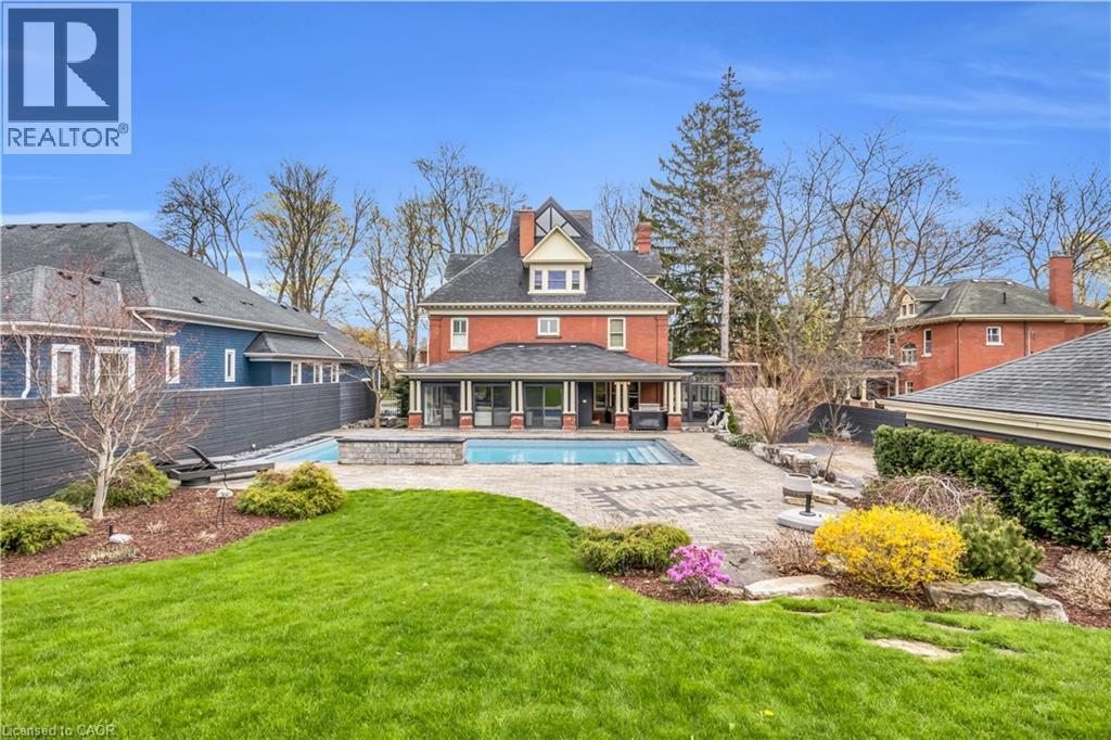 18 Brant Road N, Cambridge, ON - Outdoor With In Ground Pool