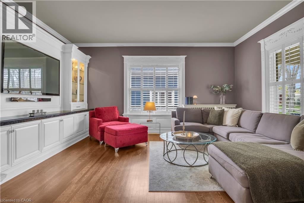 18 Brant Road N, Cambridge, ON - Indoor Photo Showing Living Room
