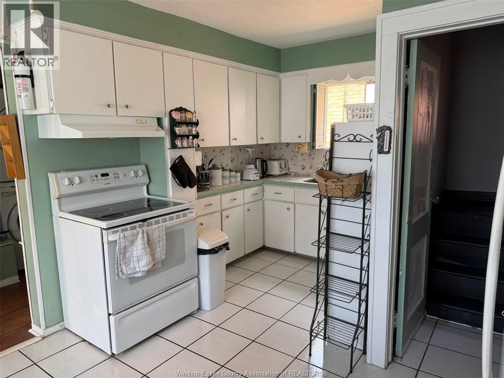 773 Glengarry Avenue, Windsor, ON - Indoor Photo Showing Kitchen