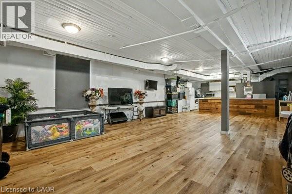 Expansive open-concept space featuring wood-finish flooring throughout - 37 Wellington Street, Cambridge, ON