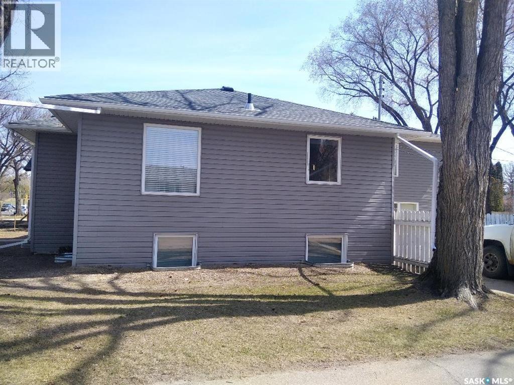 1402 14Th Street E, Saskatoon, SK - Outdoor