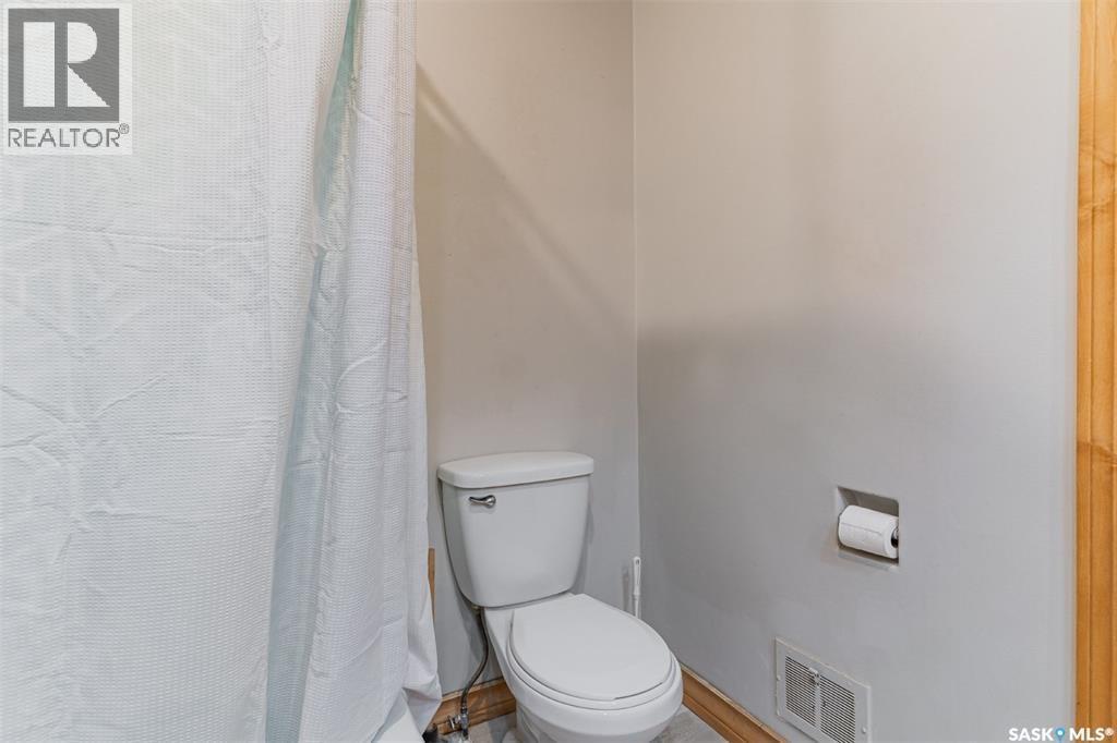 1402 14Th Street E, Saskatoon, SK - Indoor Photo Showing Bathroom