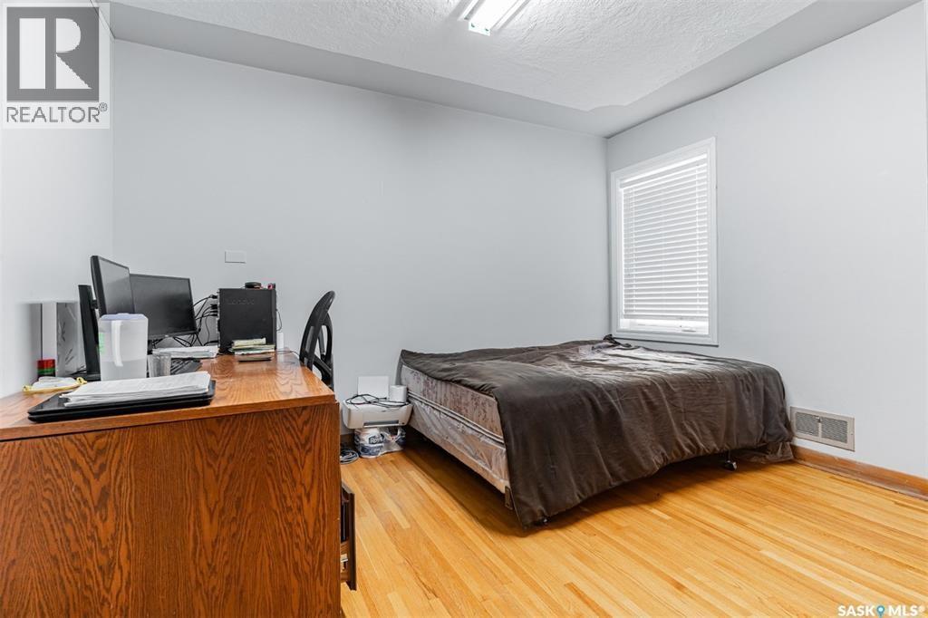 1402 14Th Street E, Saskatoon, SK - Indoor Photo Showing Bedroom