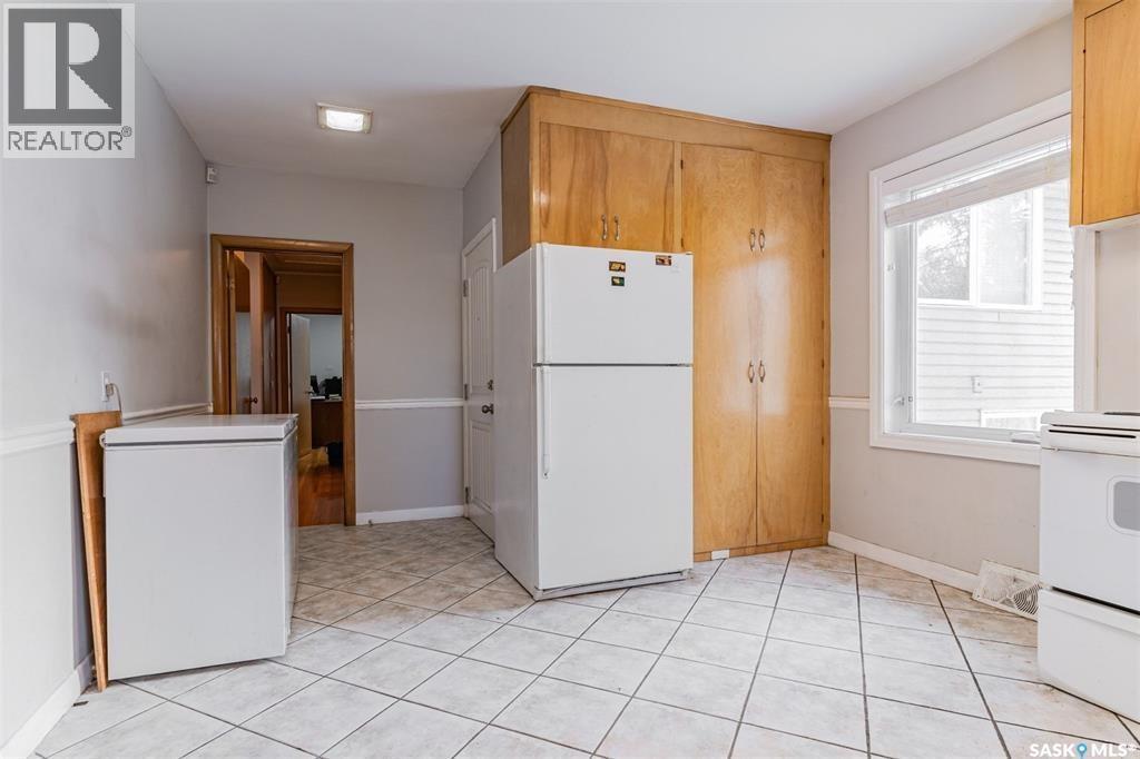 1402 14Th Street E, Saskatoon, SK - Indoor Photo Showing Kitchen