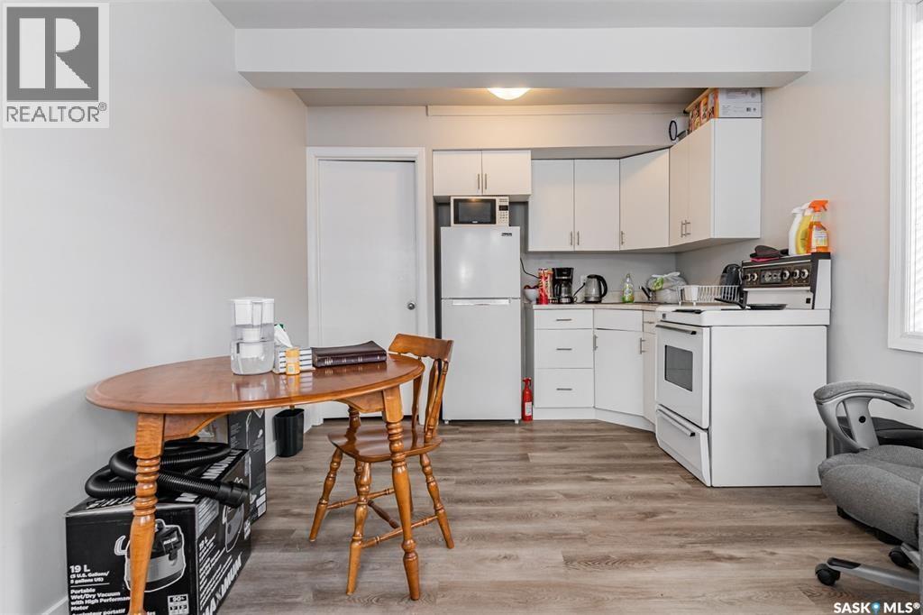 1402 14Th Street E, Saskatoon, SK - Indoor Photo Showing Kitchen
