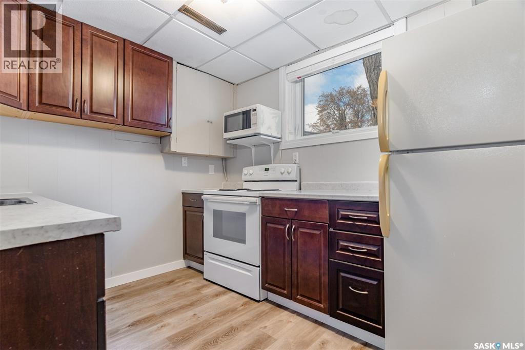 1402 14Th Street E, Saskatoon, SK - Indoor Photo Showing Kitchen