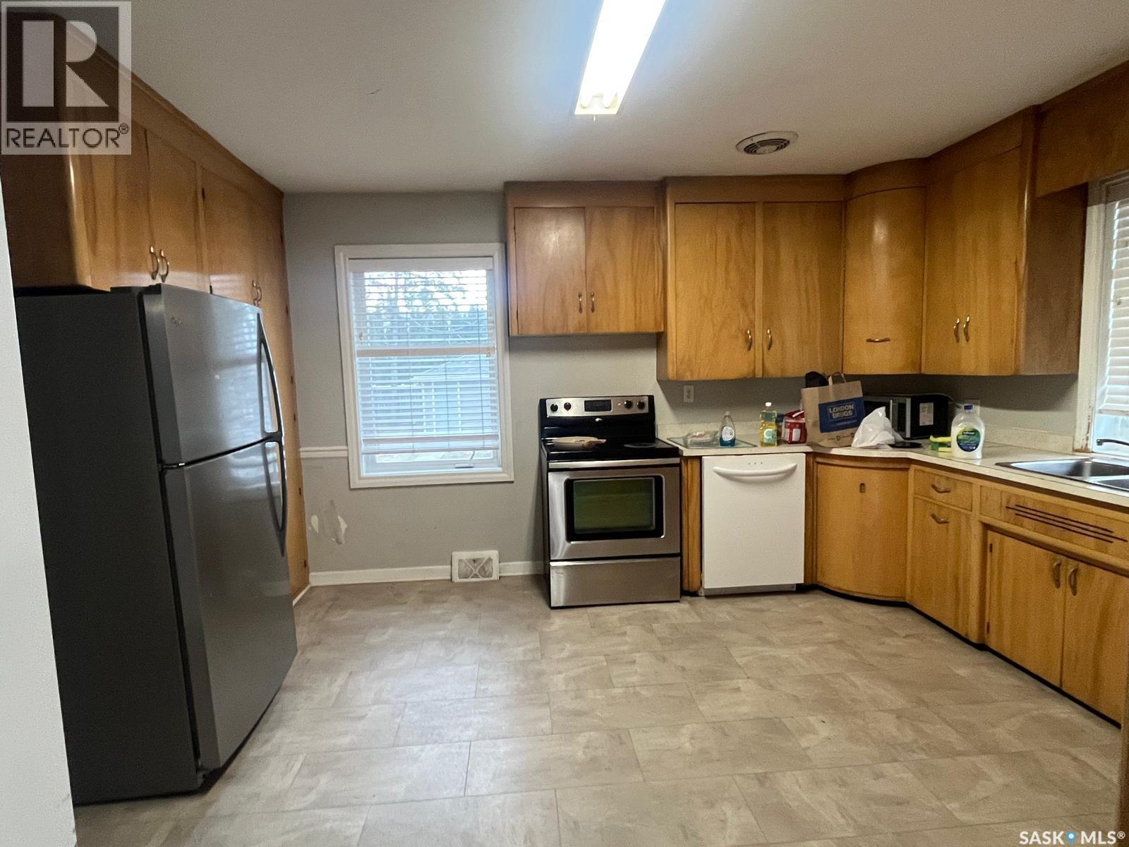 1402 14Th Street E, Saskatoon, SK - Indoor Photo Showing Kitchen